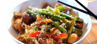pic_beef-teriyaki-roergebakken-groene-asperges-sugarsnaps-rijstnoedels